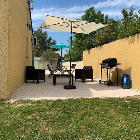 Loue Studio Dans Une Villa Avec Piscine Terrasse Saint-Theodorit Ngoại thất bức ảnh