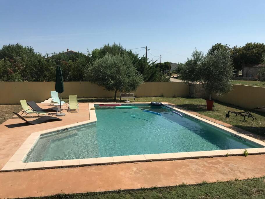 Loue Studio Dans Une Villa Avec Piscine Terrasse Saint-Theodorit Ngoại thất bức ảnh