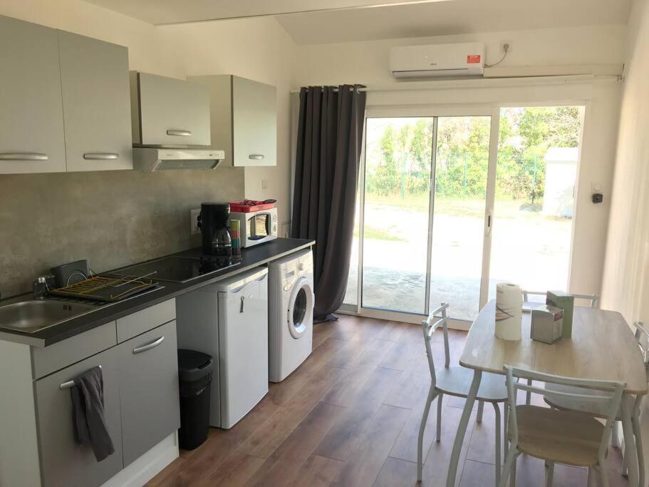 Loue Studio Dans Une Villa Avec Piscine Terrasse Saint-Theodorit Ngoại thất bức ảnh